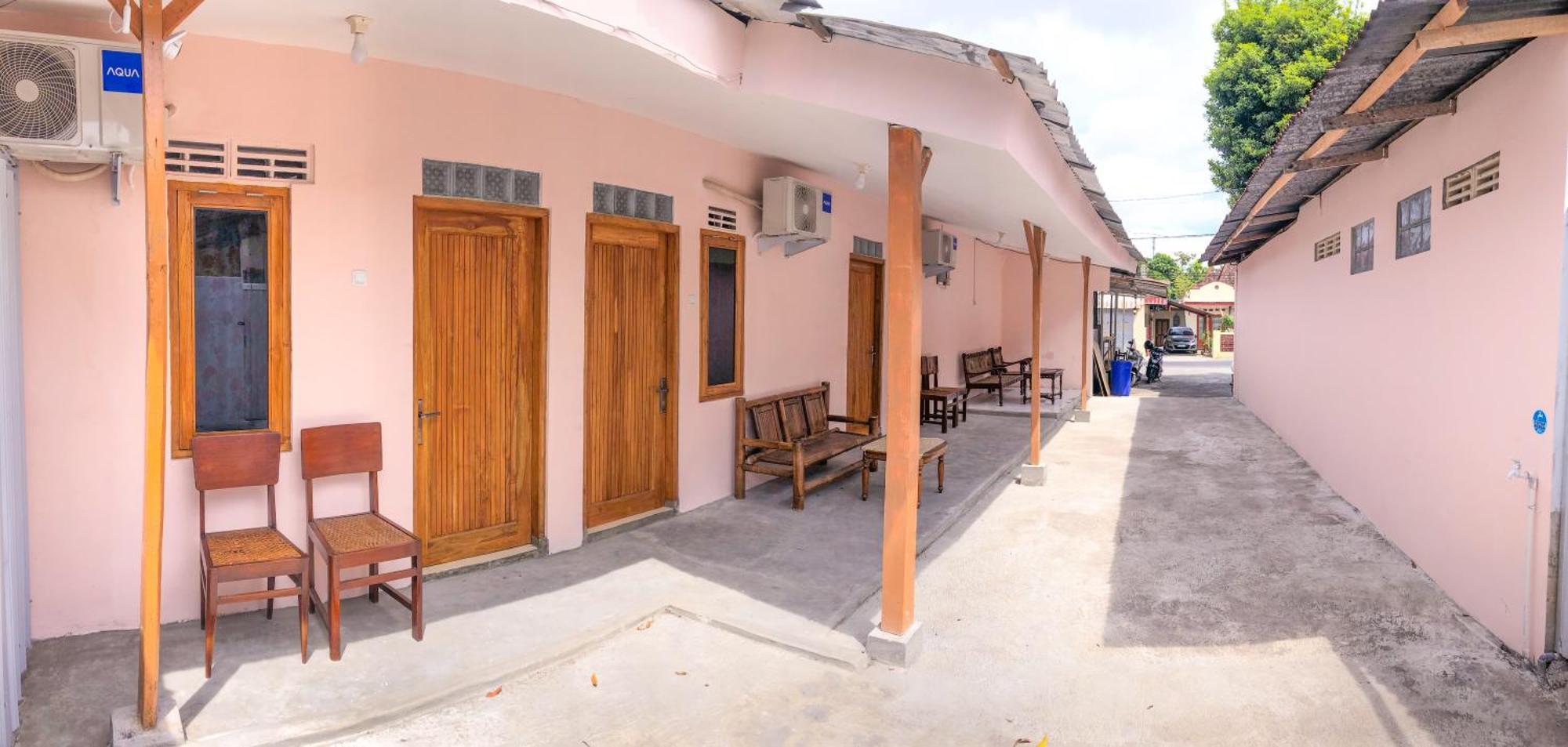 Wahyu Putri House Guest house